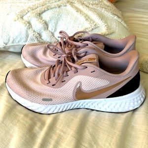 Nike revolution sneakers size 8.5